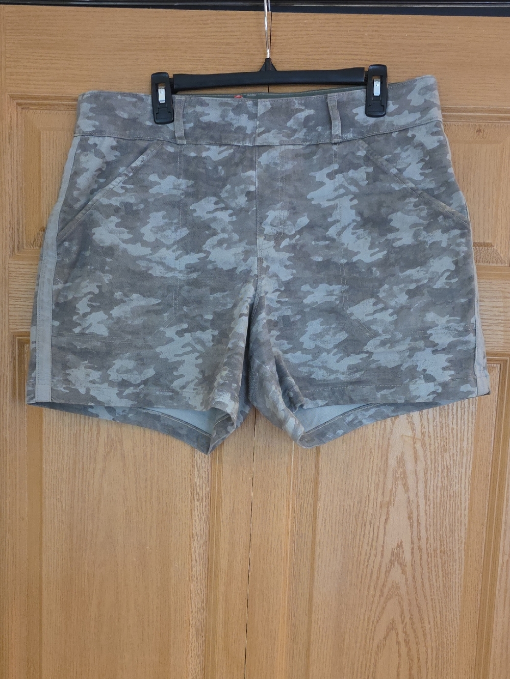SPANX Stretch Twill Pull On Camo Casual Shorts 1X